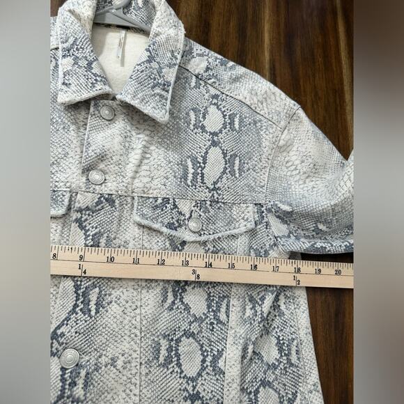 Free People Snakeskin Trucker Jacket Denim Printed Size Small EUC - Picture 7 of 8